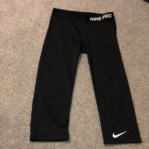 nike pro capris